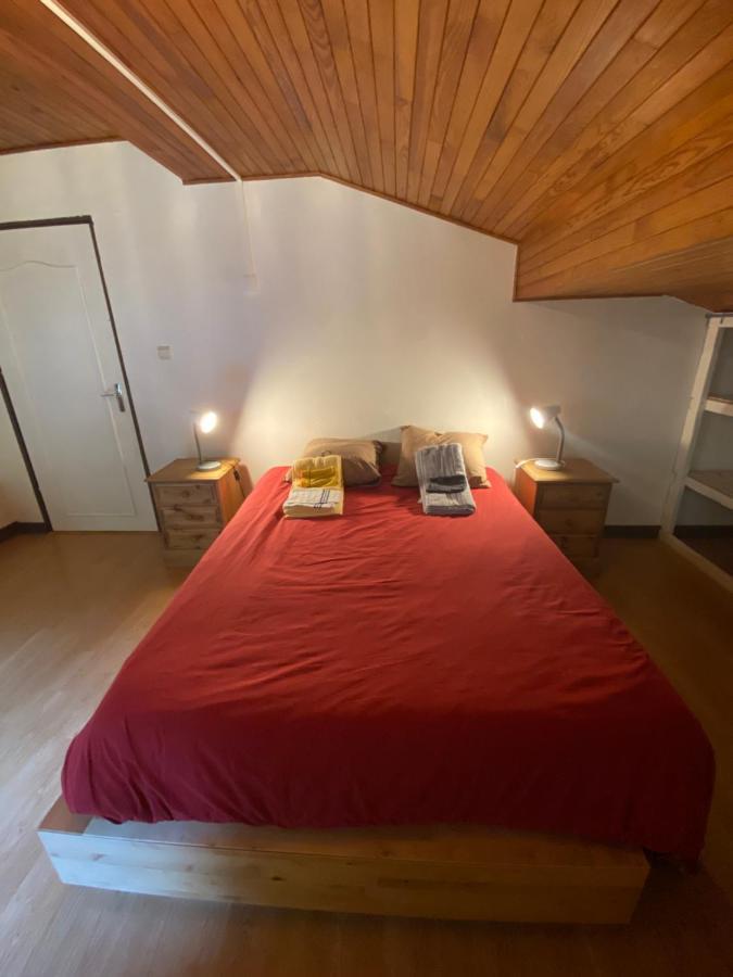 Logement Mansarde Dans Maison Avec Jardin En Bord De Piste, Vue Montagne เลอุชส์ ภายนอก รูปภาพ
